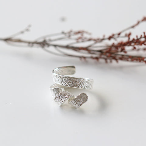 Textured Open Twist Band