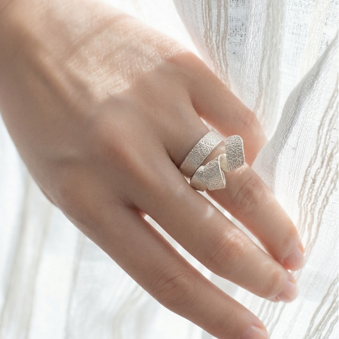 Textured Open Twist Band