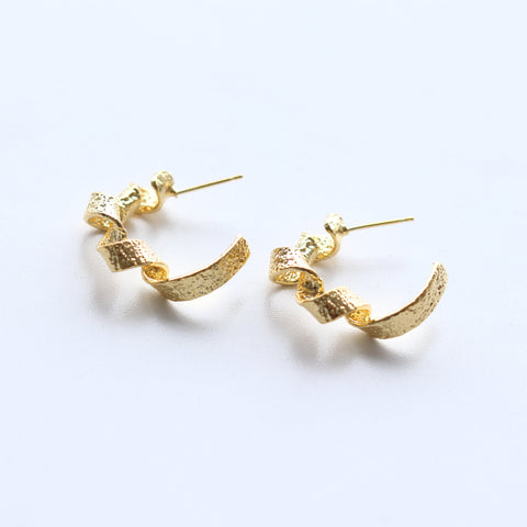Gold Textured Spiral earrings - M