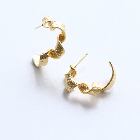 Gold Textured Spiral earrings - M