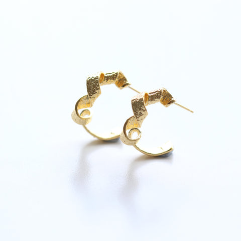 Gold Textured Spiral earrings - M