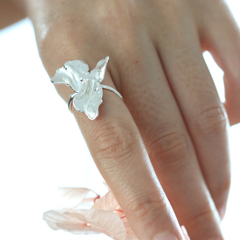 Large Trillium Flower Ring