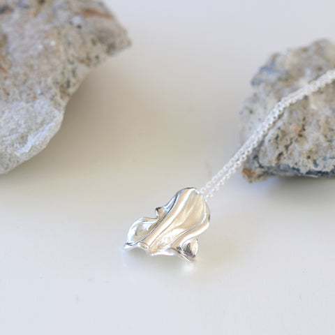 Median Wave Sculpture Necklace