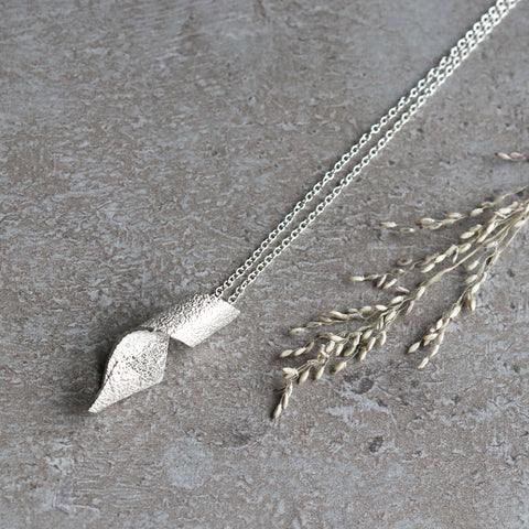 Textured Swirl Pendant Necklace