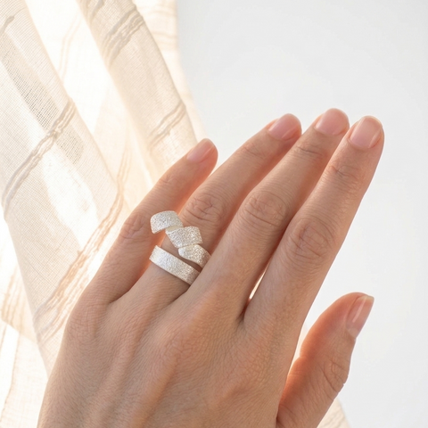 Textured Open Twist Band
