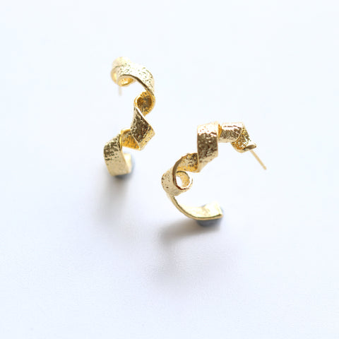 Gold Textured Spiral earrings - M