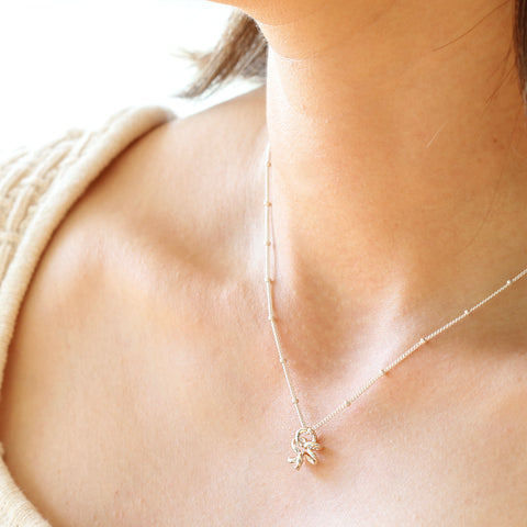 Dainty Flower Pendant Necklace