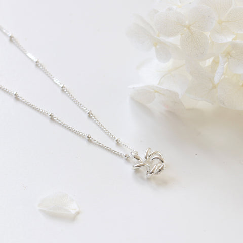 Dainty Flower Pendant Necklace