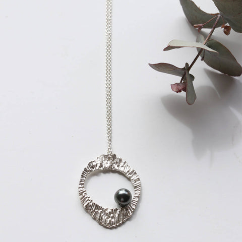 Black pearl circle long necklace